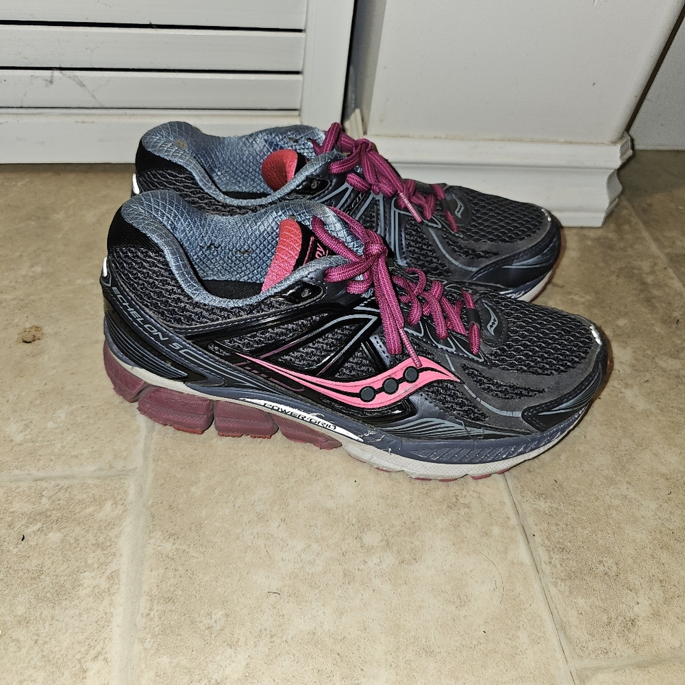 Saucony Women's Running Shoes - Black and Pink